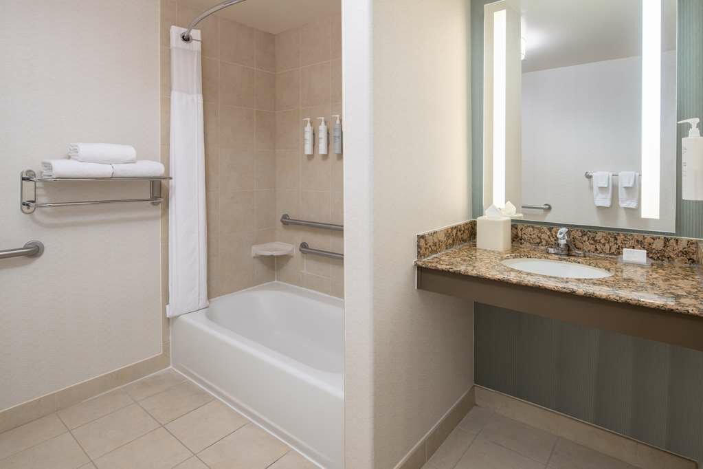 Фото Hilton Garden Inn Fontana