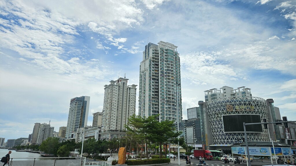 Shopping mall Цзиньжуньянгуан, Sanya, photo