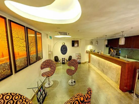 Фото Crossroads Hotel