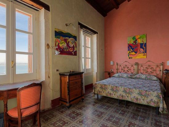 Фото Charme Hotel Henry's House