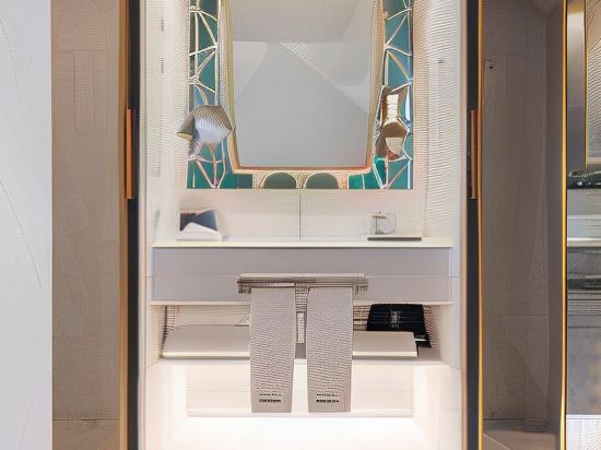 Фото The Emerald House Lisbon Curio Collection by Hilton