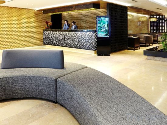 Фото Lakeshore Hotel & Apartments