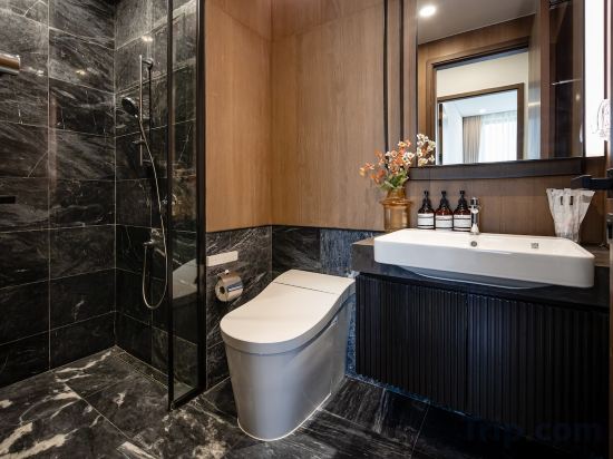 Фото Lumiere Riverside Condo and Suite Khc