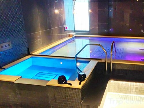 Гостиница Hotel Livemax 本八戸駅前 в Хатинохе