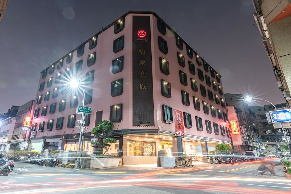 Фото отеля 1