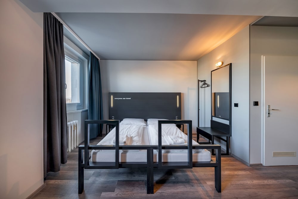 Фото A&o München Hackerbrücke