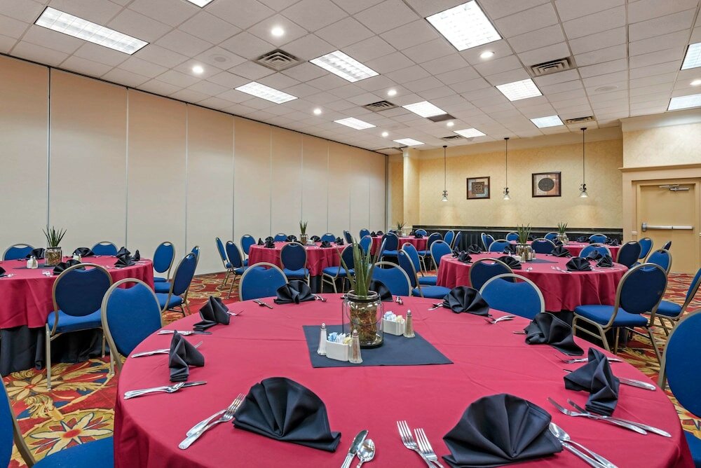 Фото Clarion Hotel Conference Center - North