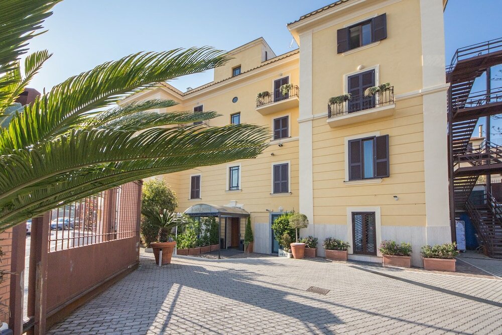 Фото Romoli Hotel