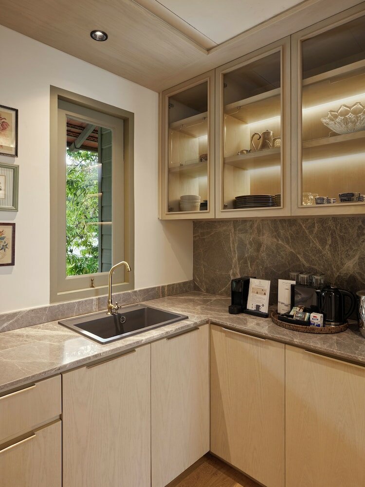 Фото Charras Bhawan Hotel and Residences