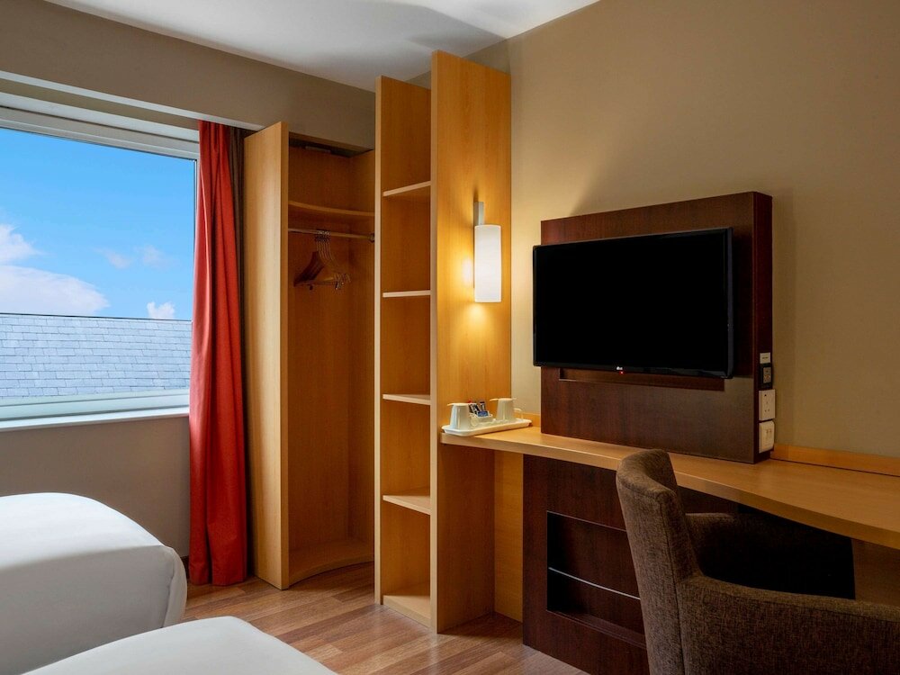 Фото Ibis Belfast Queens Quarter