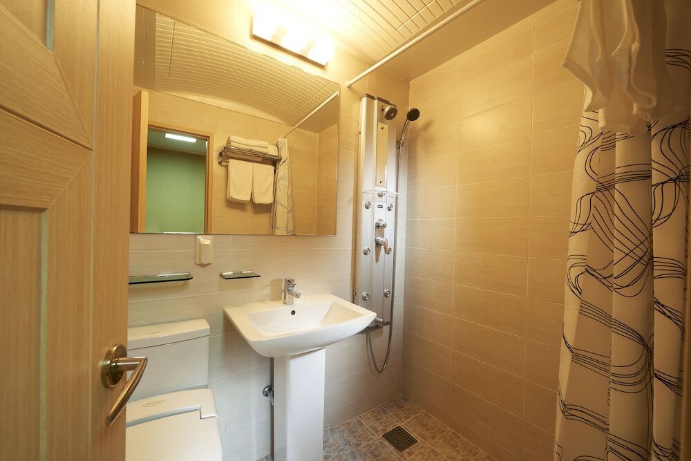 Фото Noble Hotel