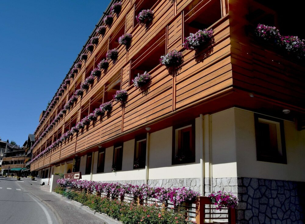 Фото Radisson Residences Savoia Palace Cortina d’Ampezzo