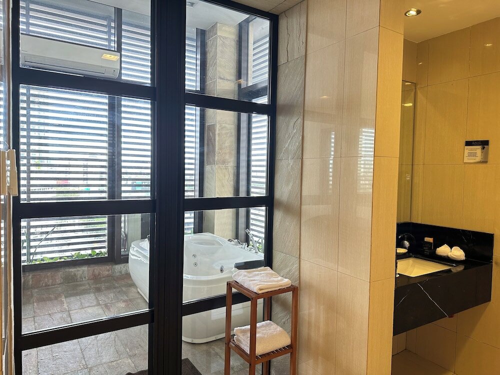 Фото Luxent Hotel