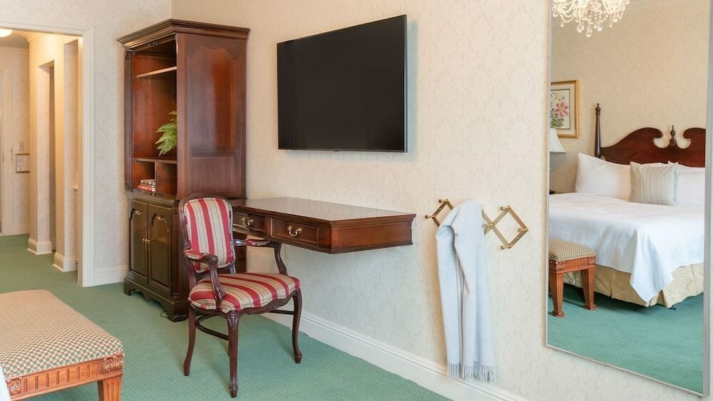 Фото Bristol Hotel, Boutique Collection