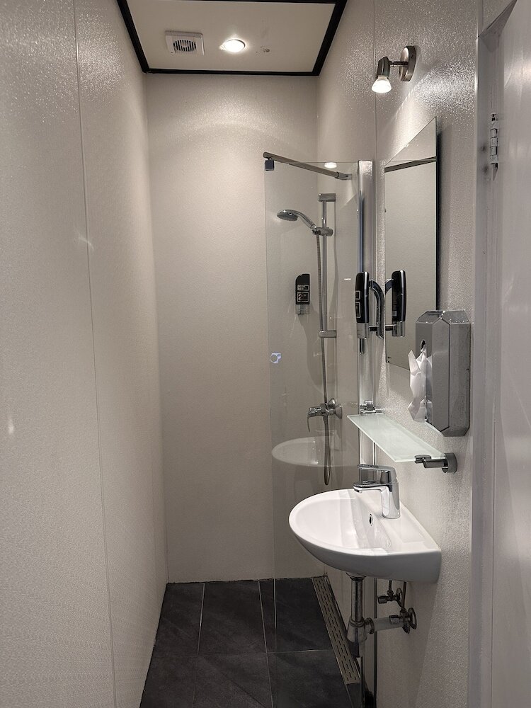 Фото Amsterdam Inn Hotel