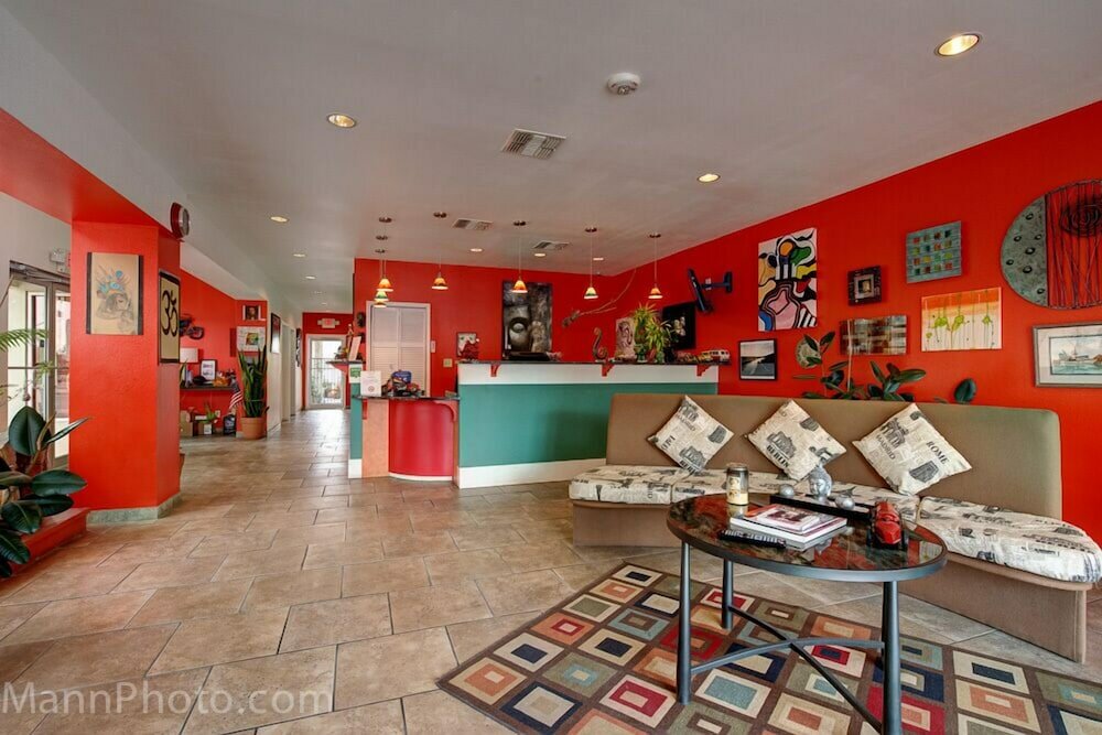 Фото Whispering Palms Inn