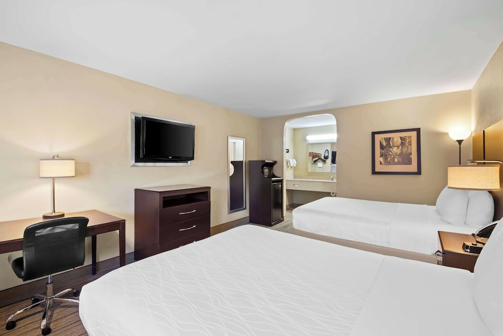 Фото Best Western Cedar Inn