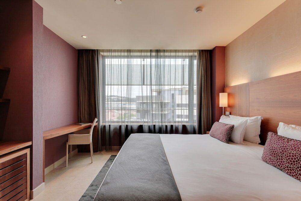 Фото Hotel Badalona Tower