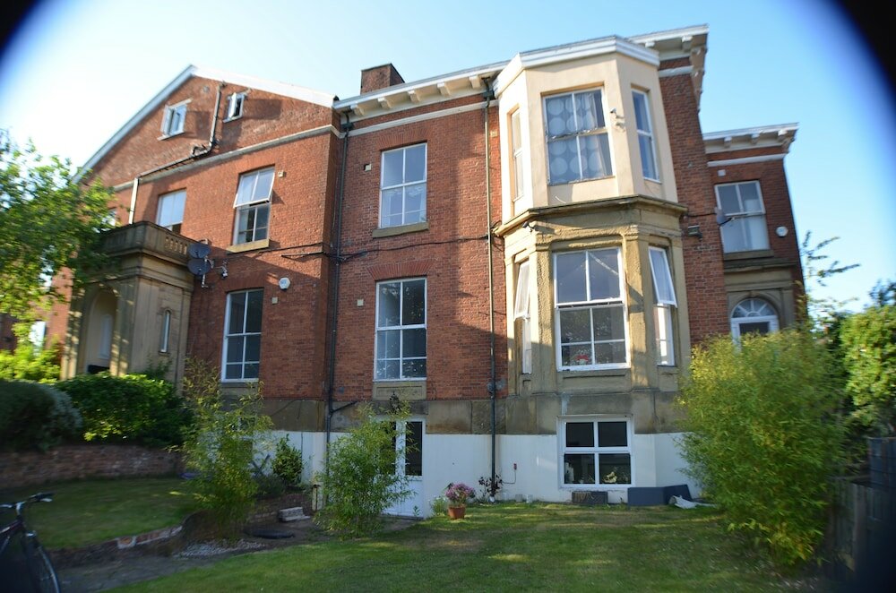 Фото Queens Guesthouse Manchester