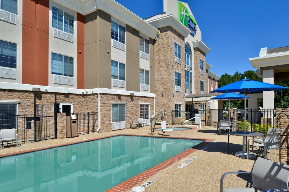 Фото Holiday Inn Express & Suites Carthage