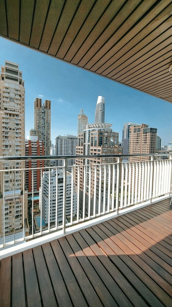 Фото Urbana Langsuan Hotel