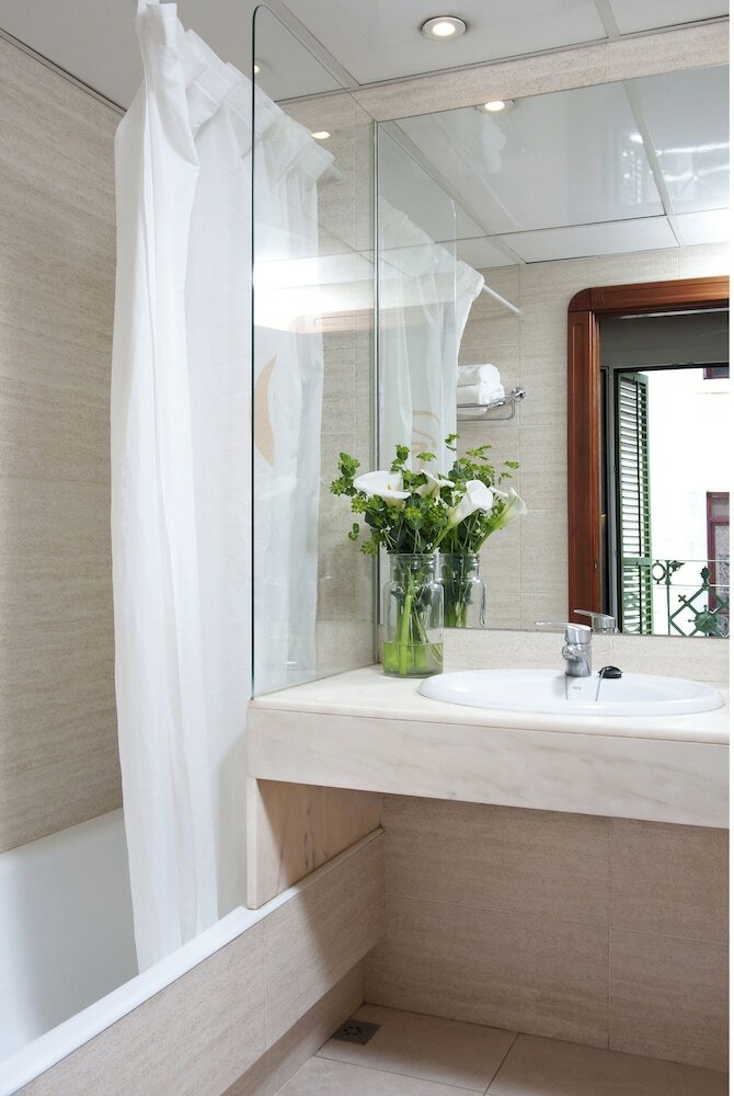 Фото Gaudi Hotel