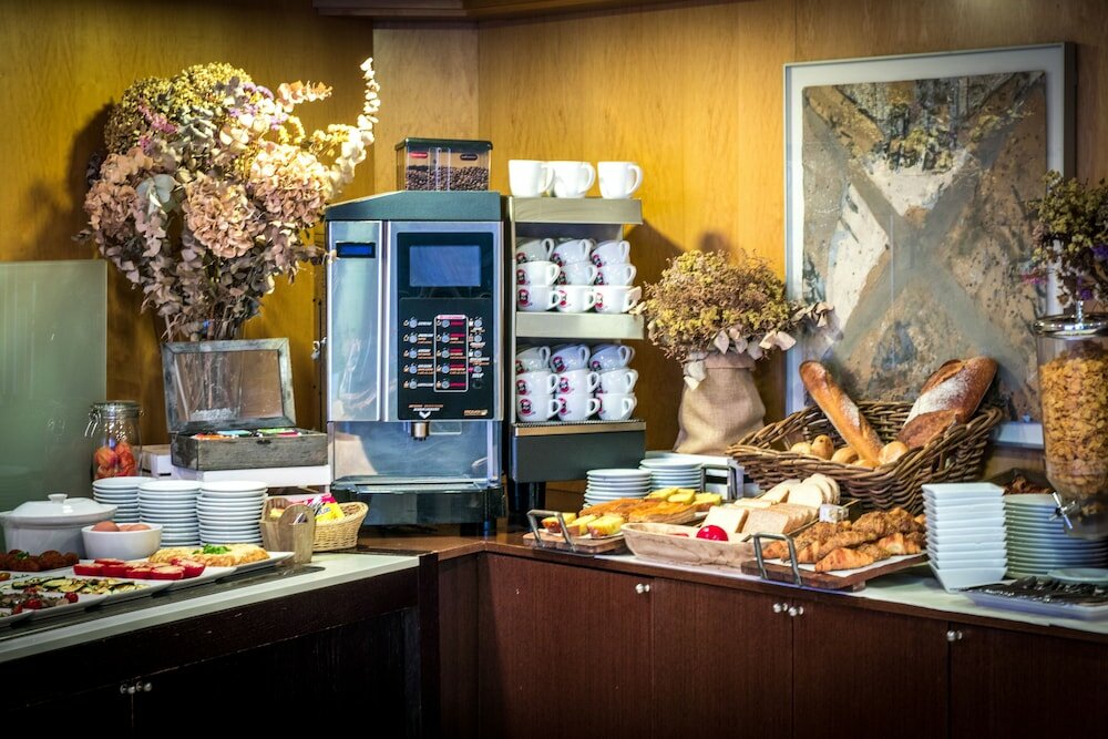 Фото Hotel Madanis