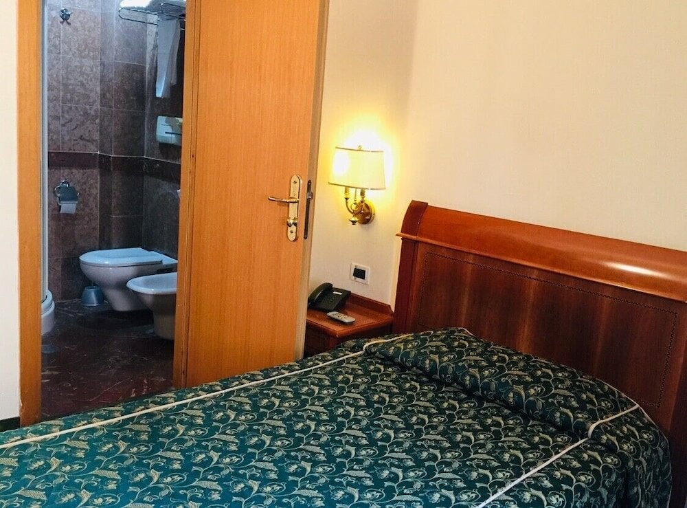 Фото Champagne Palace Hotel