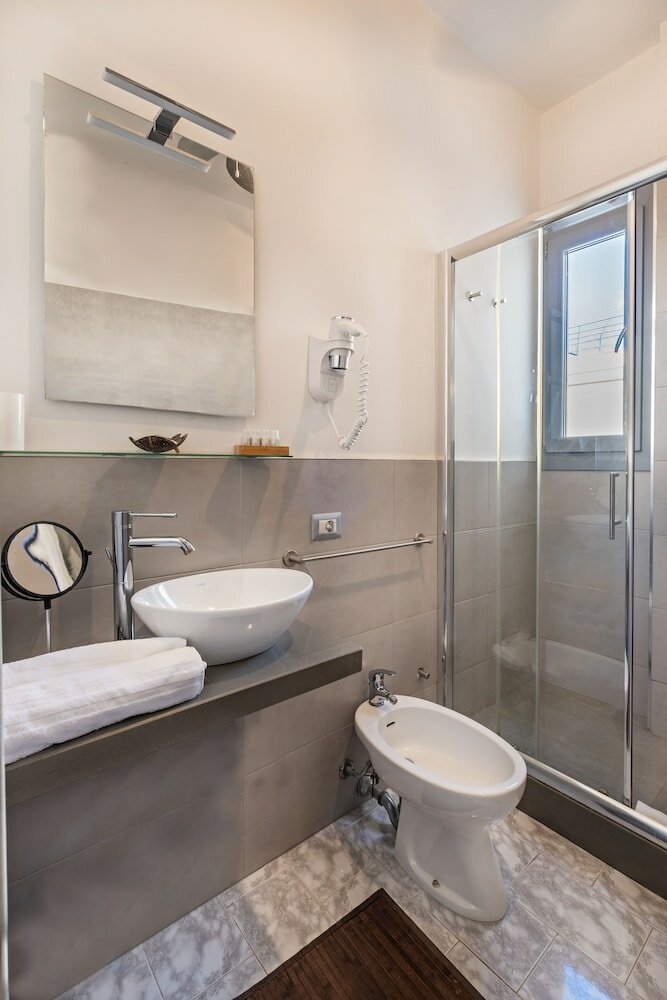 Фото Penthouse Station Luxury Suites & Apts