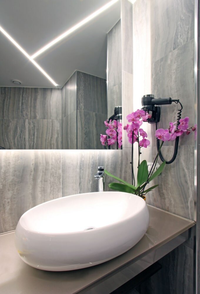 Фото The Hive Hotel