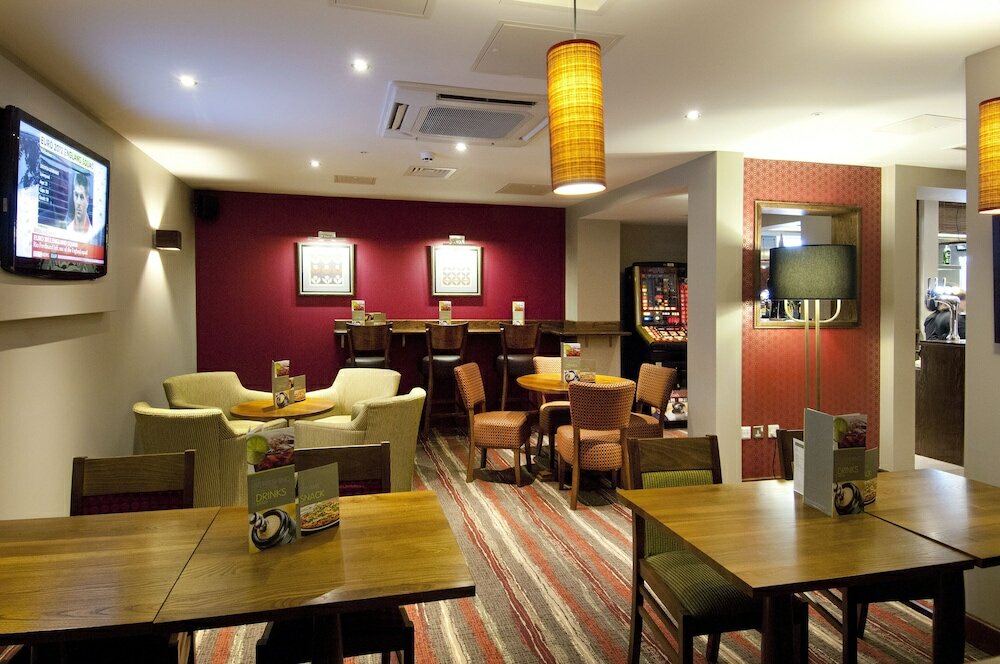 Фото Premier Inn London Ealing