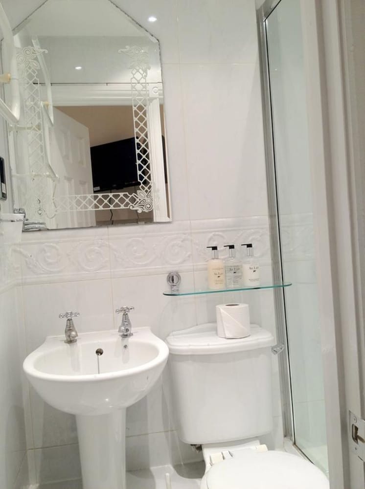 Фото Classic Hyde Park Hotel