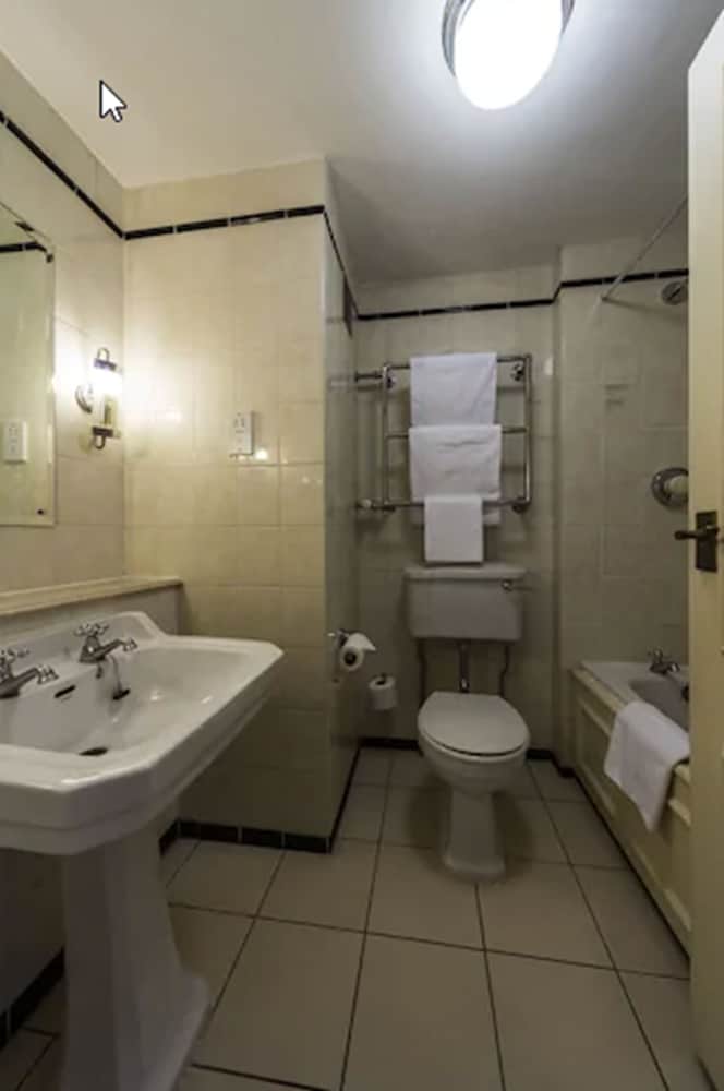 Фото The Old Ship Hotel