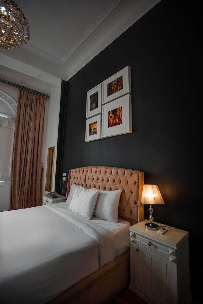 Фото The Square Boutique Hotel