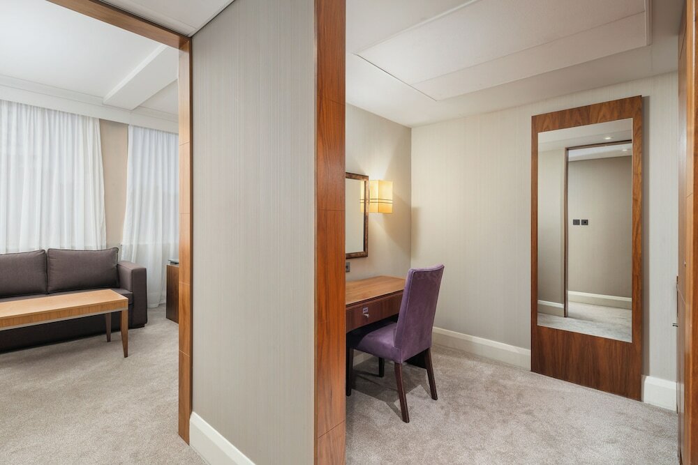 Фото Crowne Plaza London - Ealing