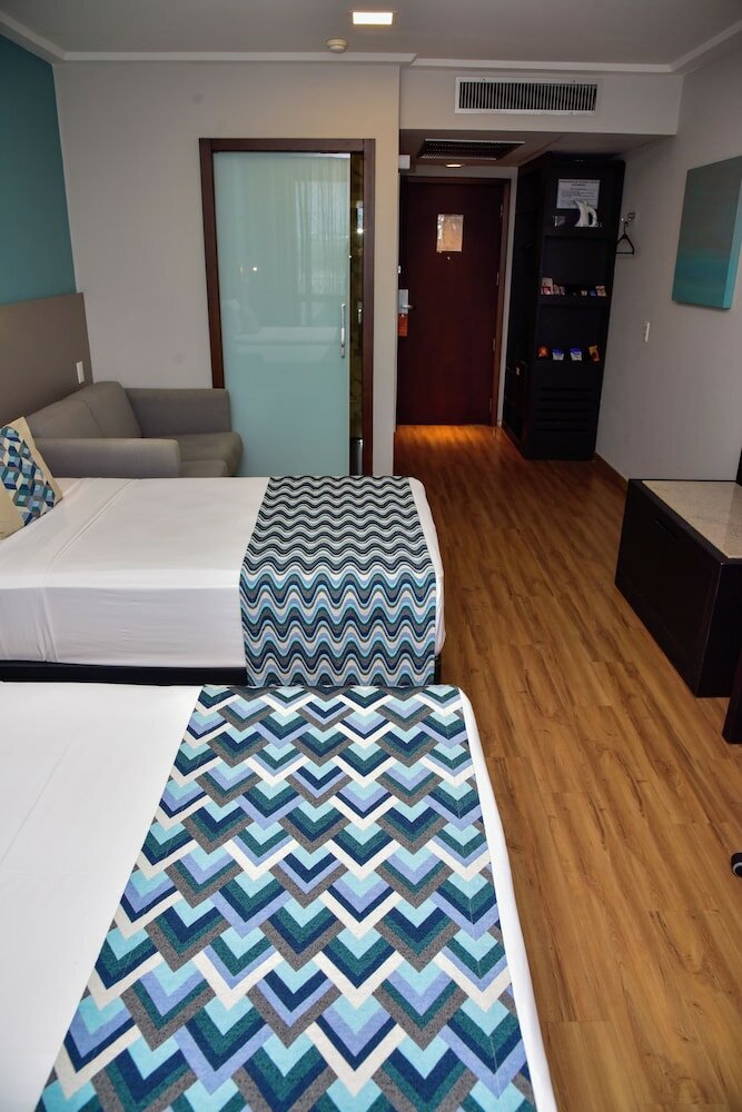 Фото Comfort Suites Vitoria