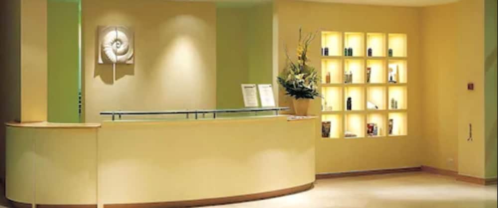 Фото Regency Park Hotel