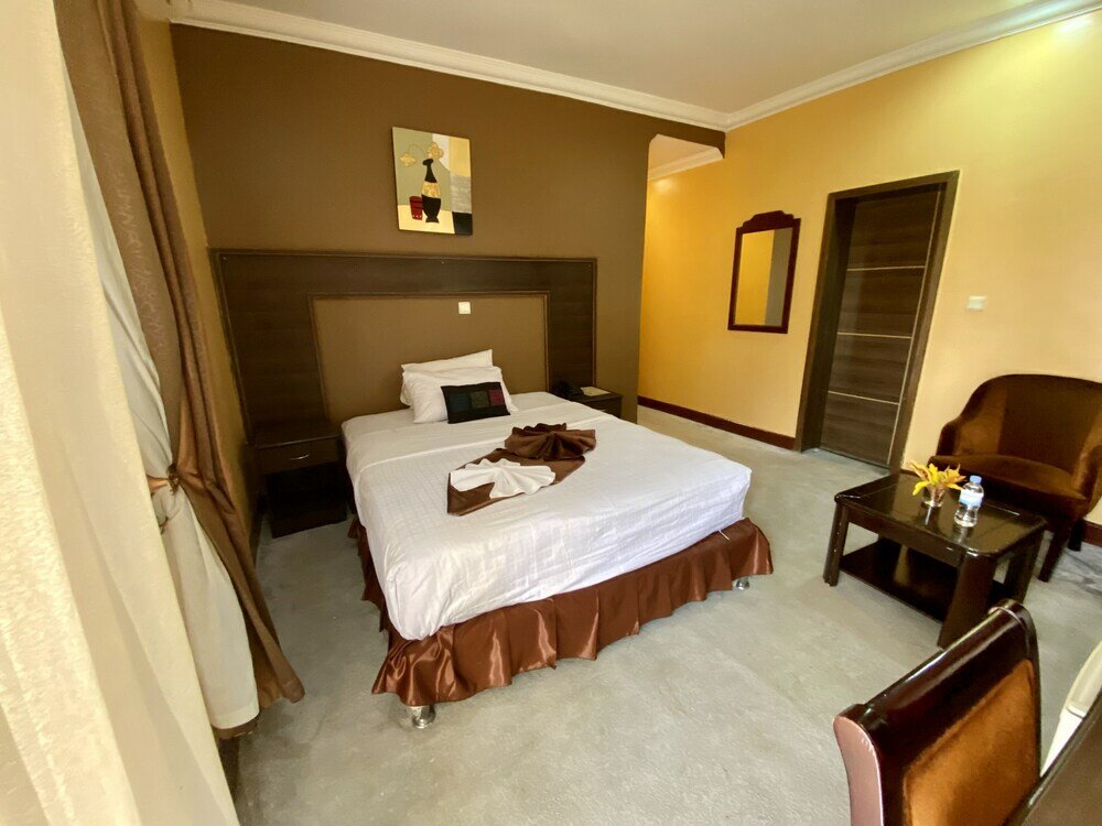 Фото The Country Inn Hotel