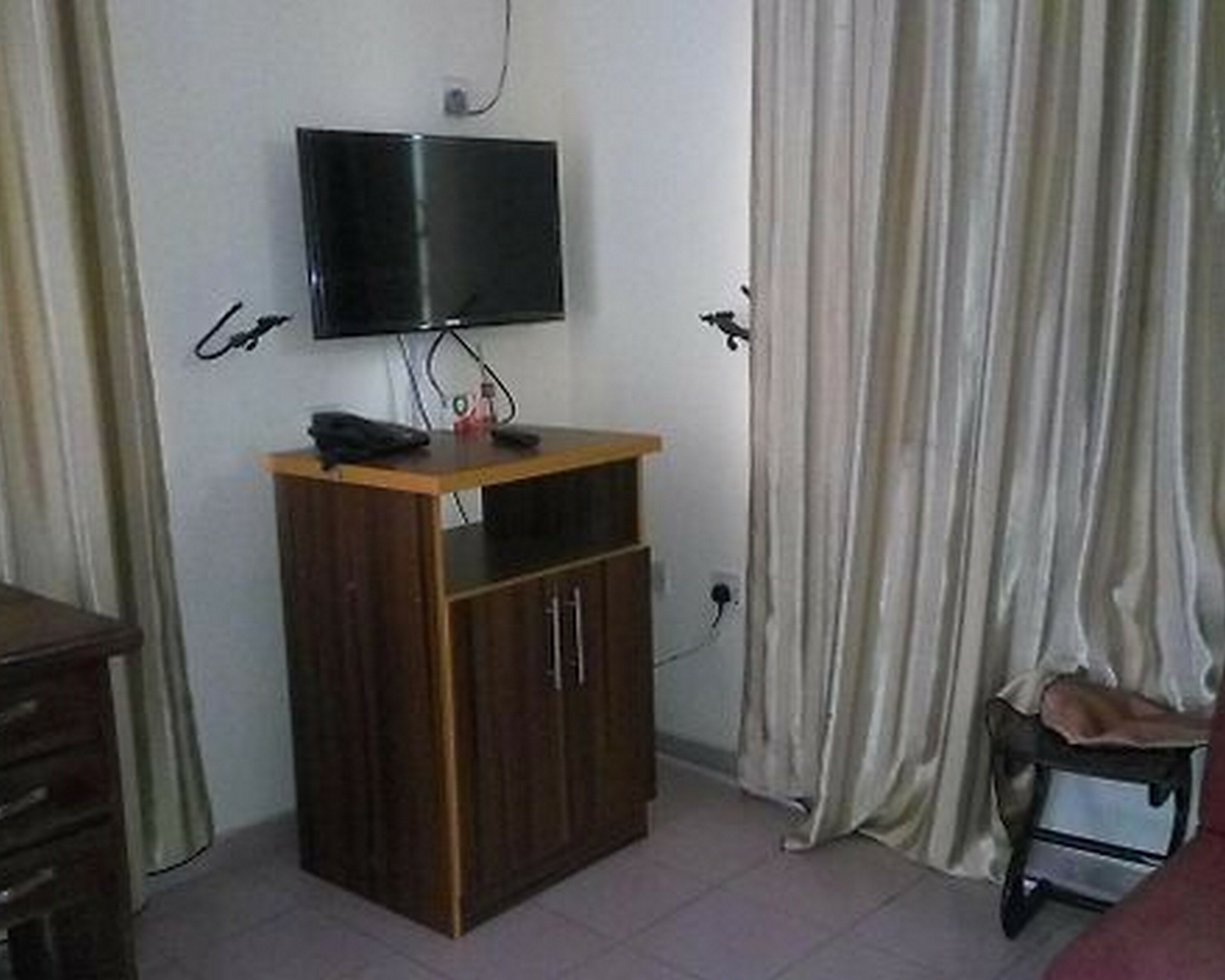 Фото Crown Apartments Extended Stay Suites