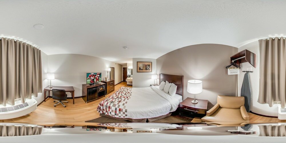 Фото Red Roof Inn & Suites Omaha - Council Bluffs