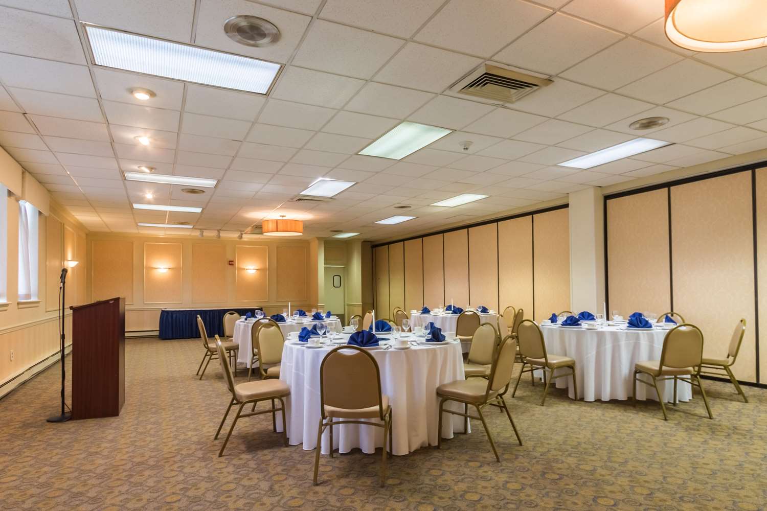 Фото Quality Inn & Suites Conference Center