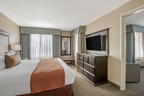 Внешний вид отеля La Quinta Inn & Suites by Wyndham Paso Robles в Пасо-Роблесе, фото 3