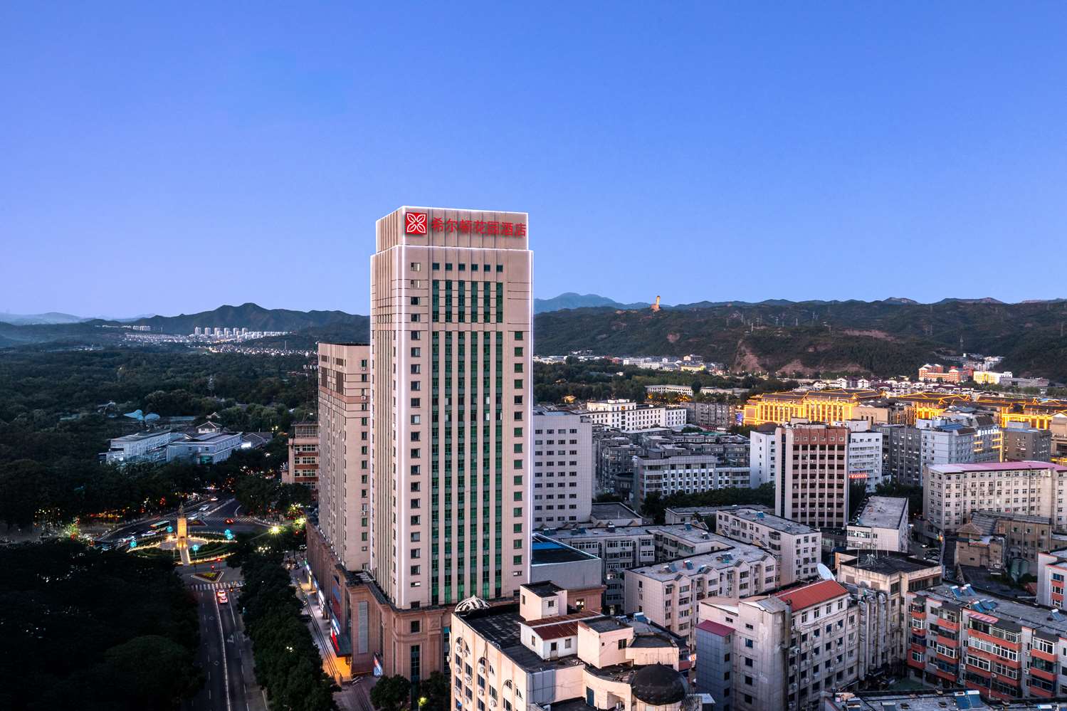 Фото Hilton Garden Inn Chengde Mountain Resort