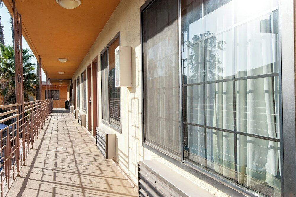 Фото Studio City Court Yard Hotel