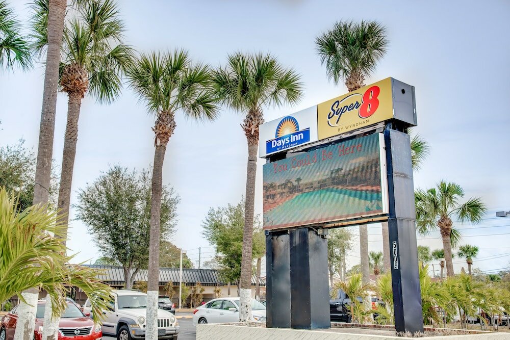 Фото Days Inn by Wyndham St. Petersburg Tampa Bay Area