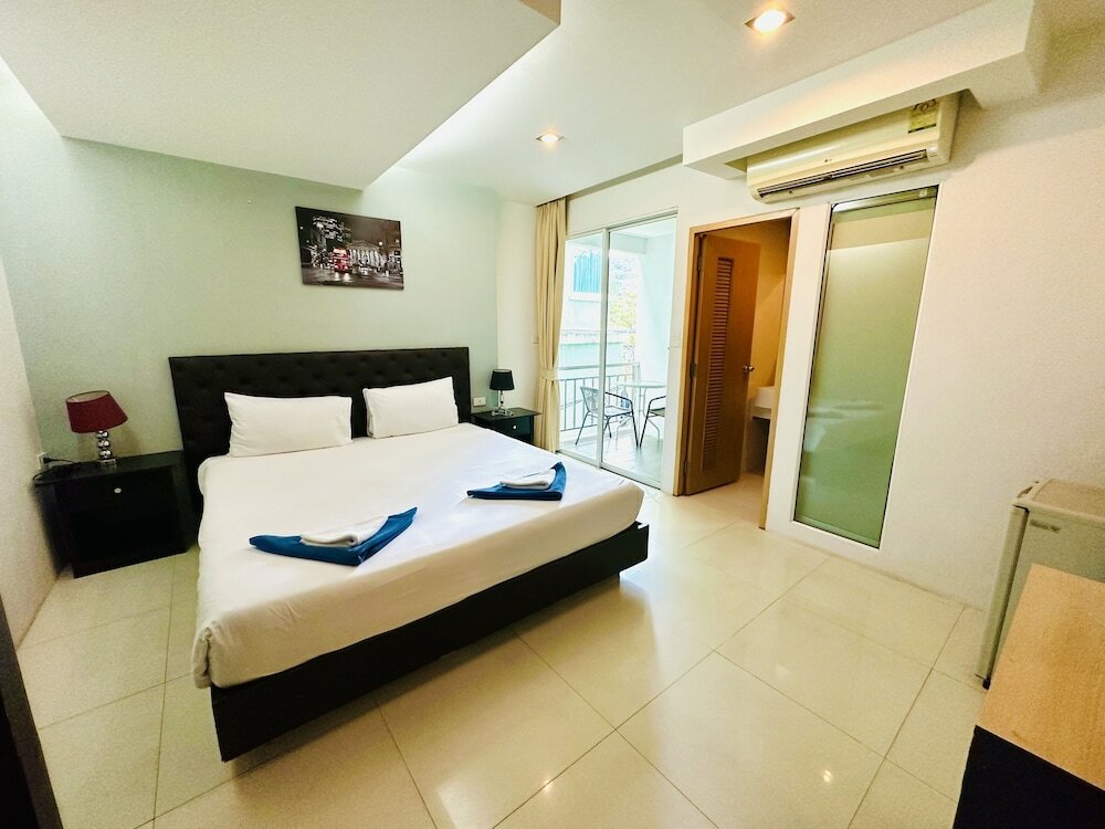 Фото Hallo Patong Hotel & Restaurant