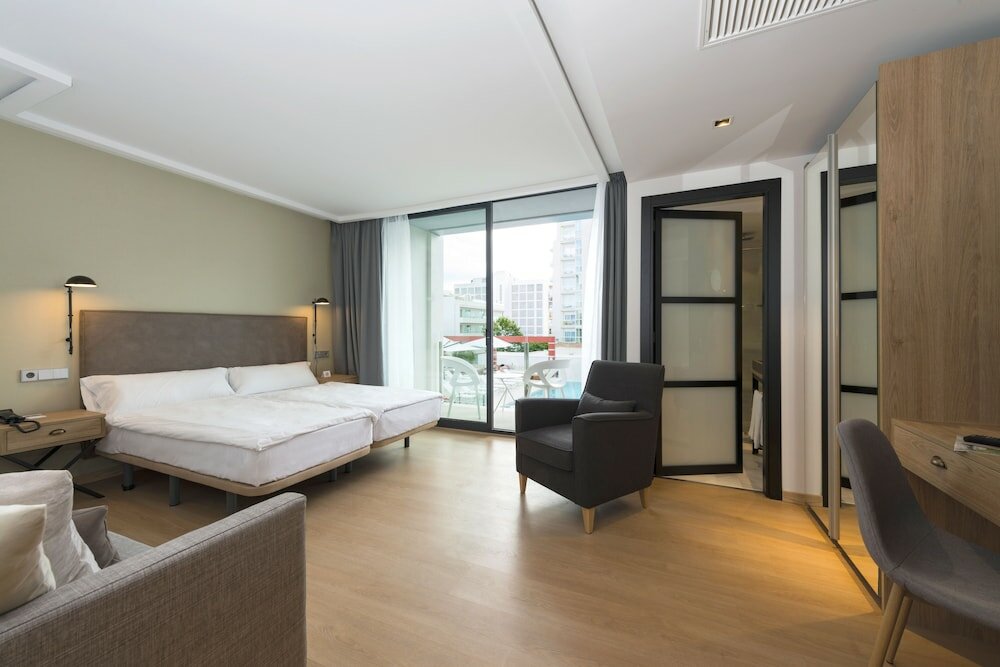 Фото Hotel Kyrat Amarac Suites