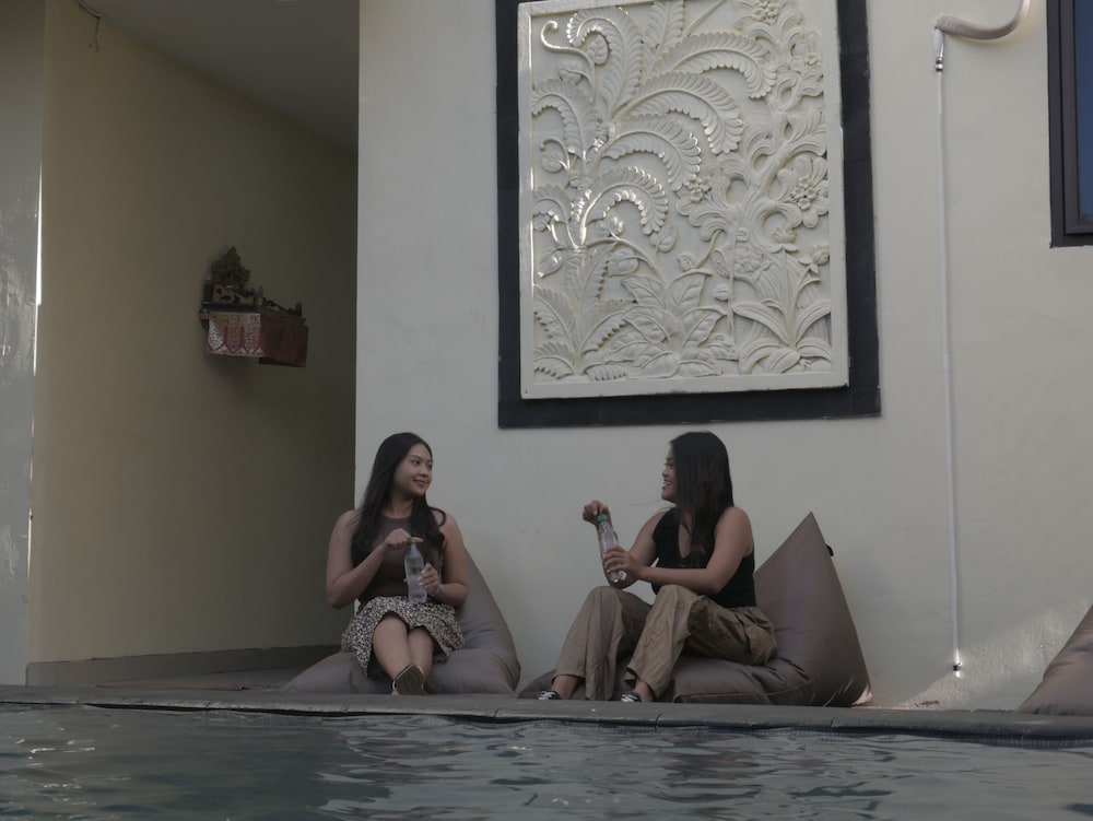 Фото S8 Suardana Hotel