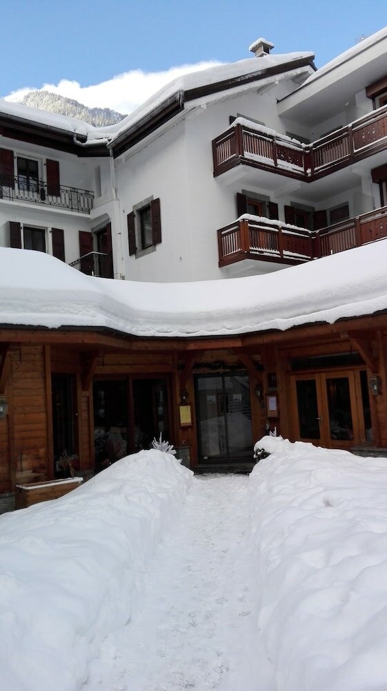 Фото Hotel de l'Arve by HappyCulture