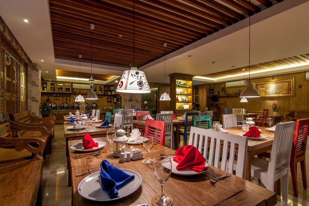 Фото Rhadana Hotel